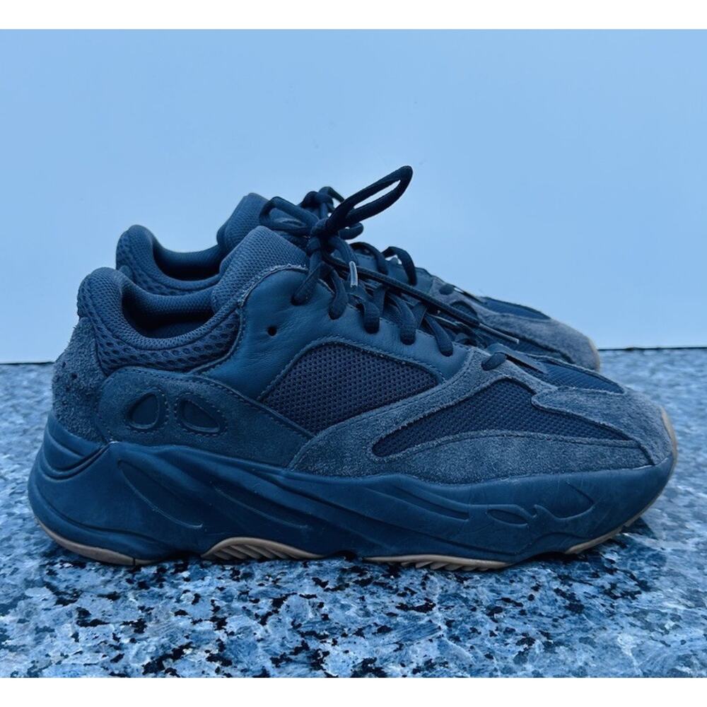 Adidas Yeezy Boost 700 V1 Utility Black FV5304 Men’s Size 8.5